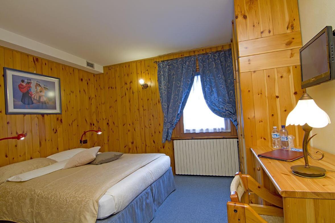 Albergo Alpenrose Livigno Buitenkant foto